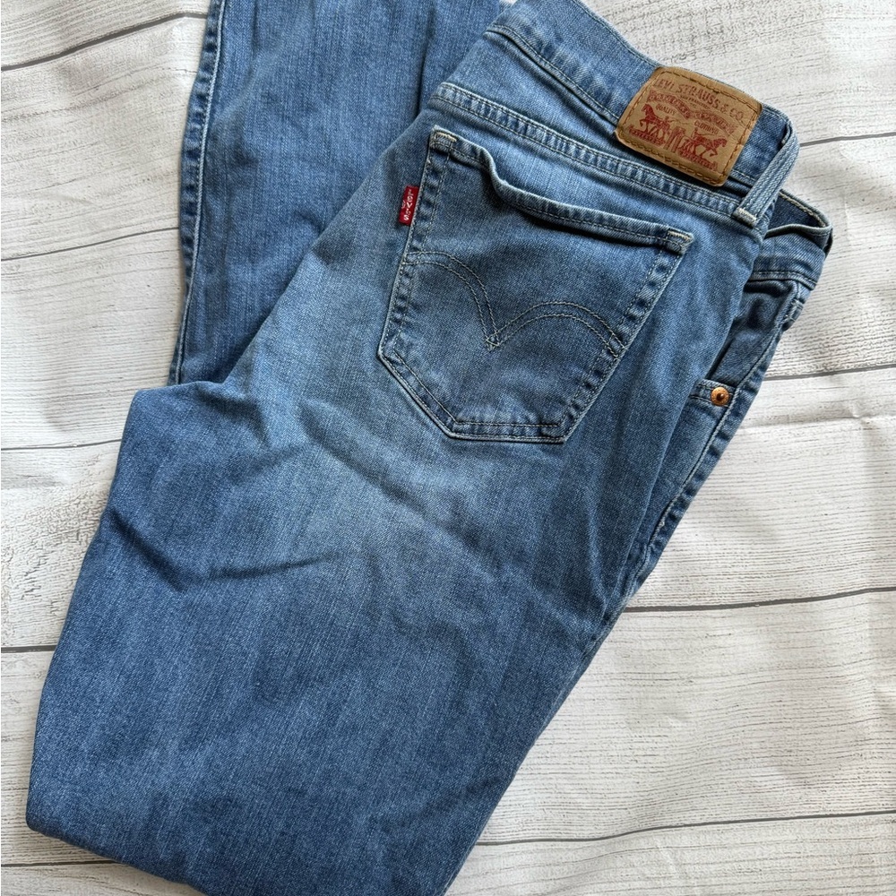 Levi's Women's Straight Leg Jeans in Classic Blue - Picture 4 of 9